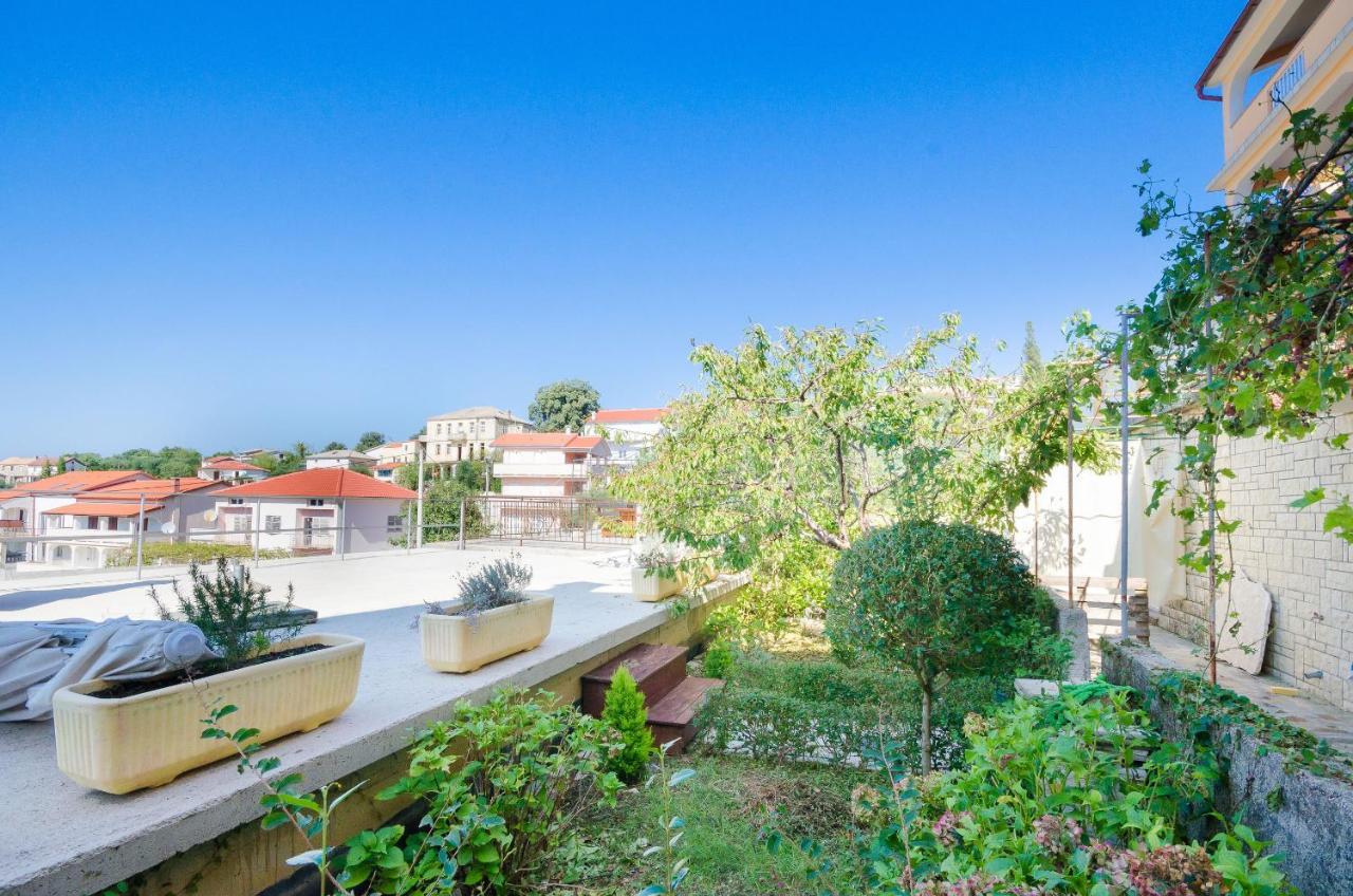 Apartments Mirjana B Lopar Exterior photo