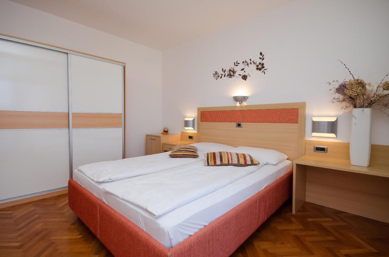 Apartments Mirjana B Lopar Exterior photo