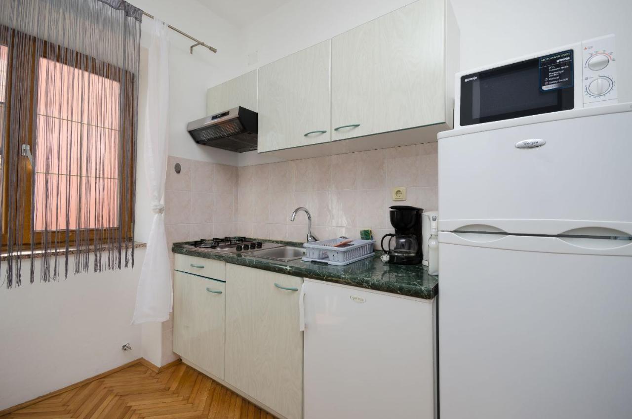 Apartments Mirjana B Lopar Exterior photo