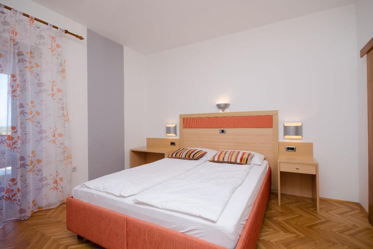 Apartments Mirjana B Lopar Exterior photo
